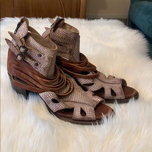 Freebird Nest Strappy Bootie Sandals size 10